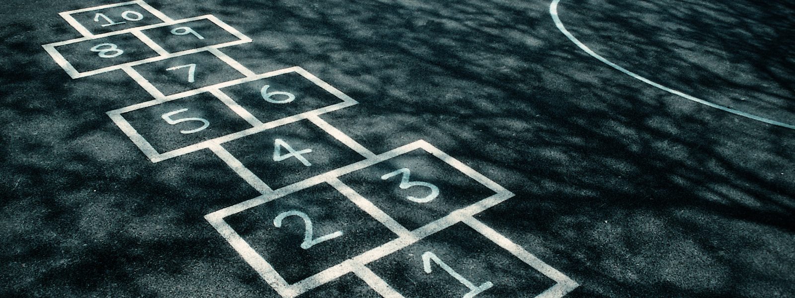 La rayuela, el avioncito, un juego de todos los tiempos, para todas las